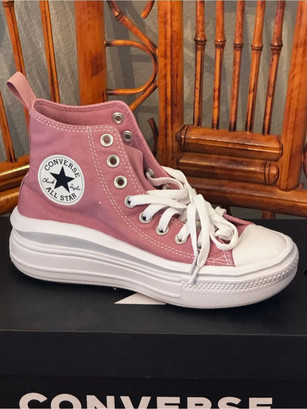 Converse Kids Rose CTAS Platform Chuck Taylor All Star High Top. Kids size 5 NIB
